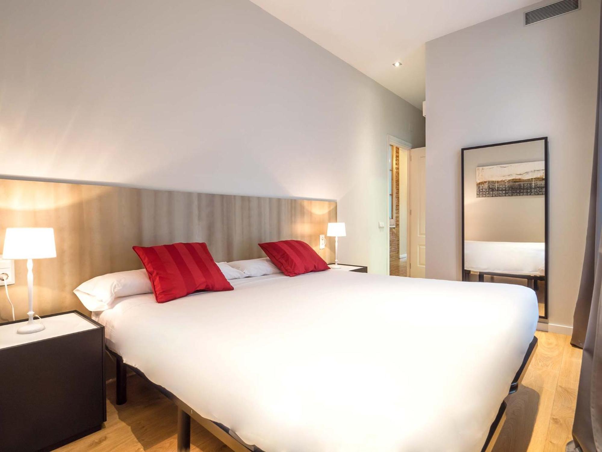 เรนท์ ท็อป อพาร์ตเมนต์ รัมบลา กาตาลุนยา Apartment บาร์เซโลนา ภายนอก รูปภาพ