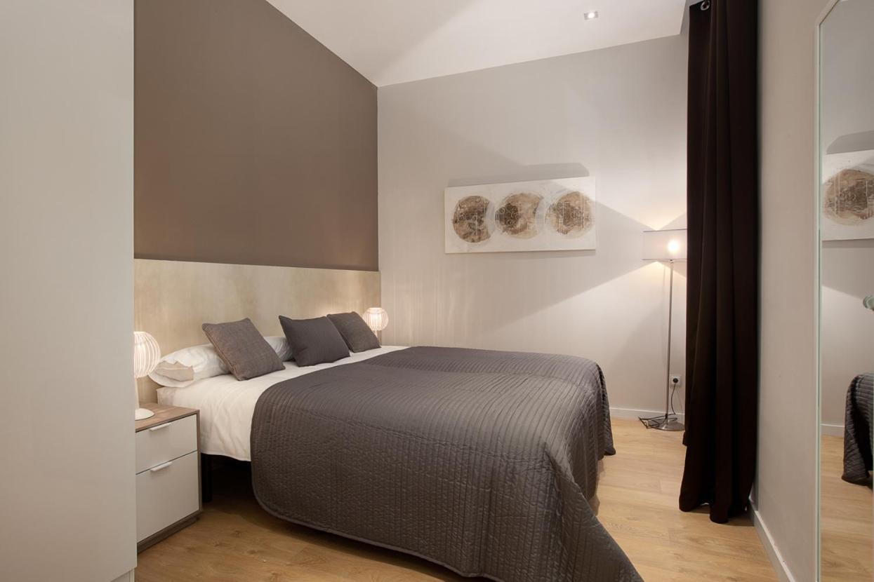 เรนท์ ท็อป อพาร์ตเมนต์ รัมบลา กาตาลุนยา Apartment บาร์เซโลนา ภายนอก รูปภาพ