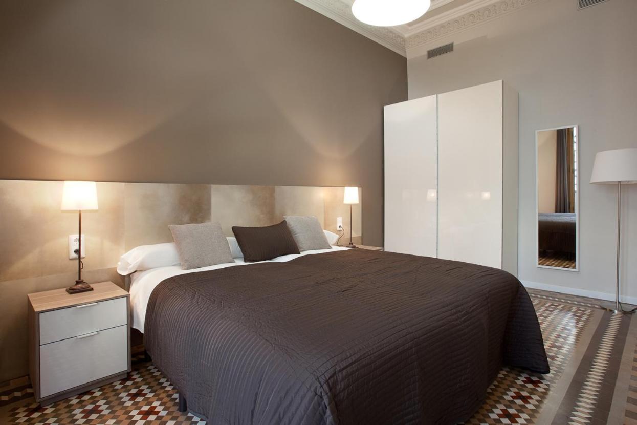 เรนท์ ท็อป อพาร์ตเมนต์ รัมบลา กาตาลุนยา Apartment บาร์เซโลนา ภายนอก รูปภาพ