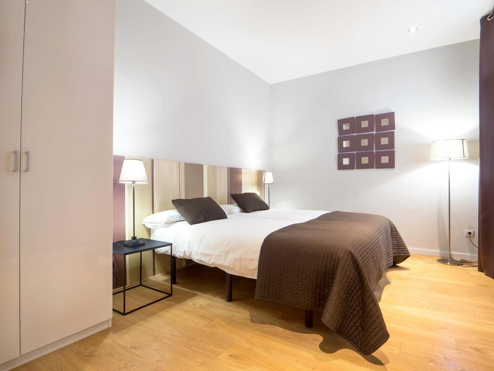 เรนท์ ท็อป อพาร์ตเมนต์ รัมบลา กาตาลุนยา Apartment บาร์เซโลนา ภายนอก รูปภาพ