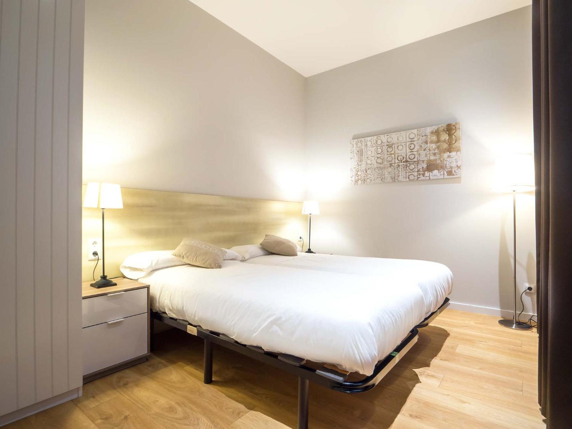 เรนท์ ท็อป อพาร์ตเมนต์ รัมบลา กาตาลุนยา Apartment บาร์เซโลนา ภายนอก รูปภาพ