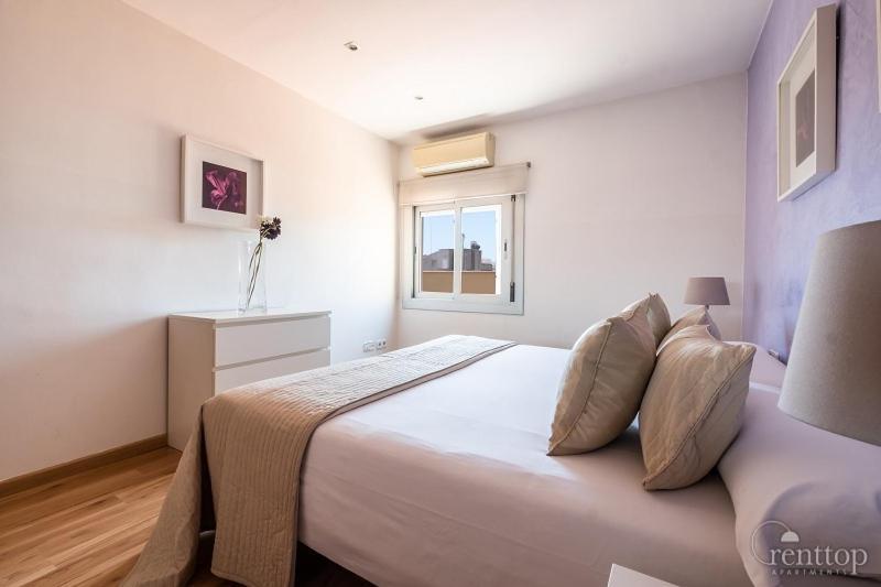 เรนท์ ท็อป อพาร์ตเมนต์ รัมบลา กาตาลุนยา Apartment บาร์เซโลนา ภายนอก รูปภาพ