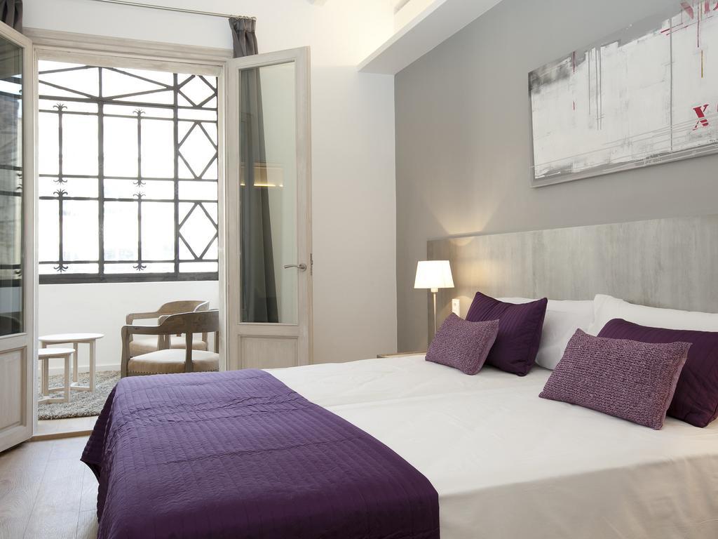 เรนท์ ท็อป อพาร์ตเมนต์ รัมบลา กาตาลุนยา Apartment บาร์เซโลนา ภายนอก รูปภาพ