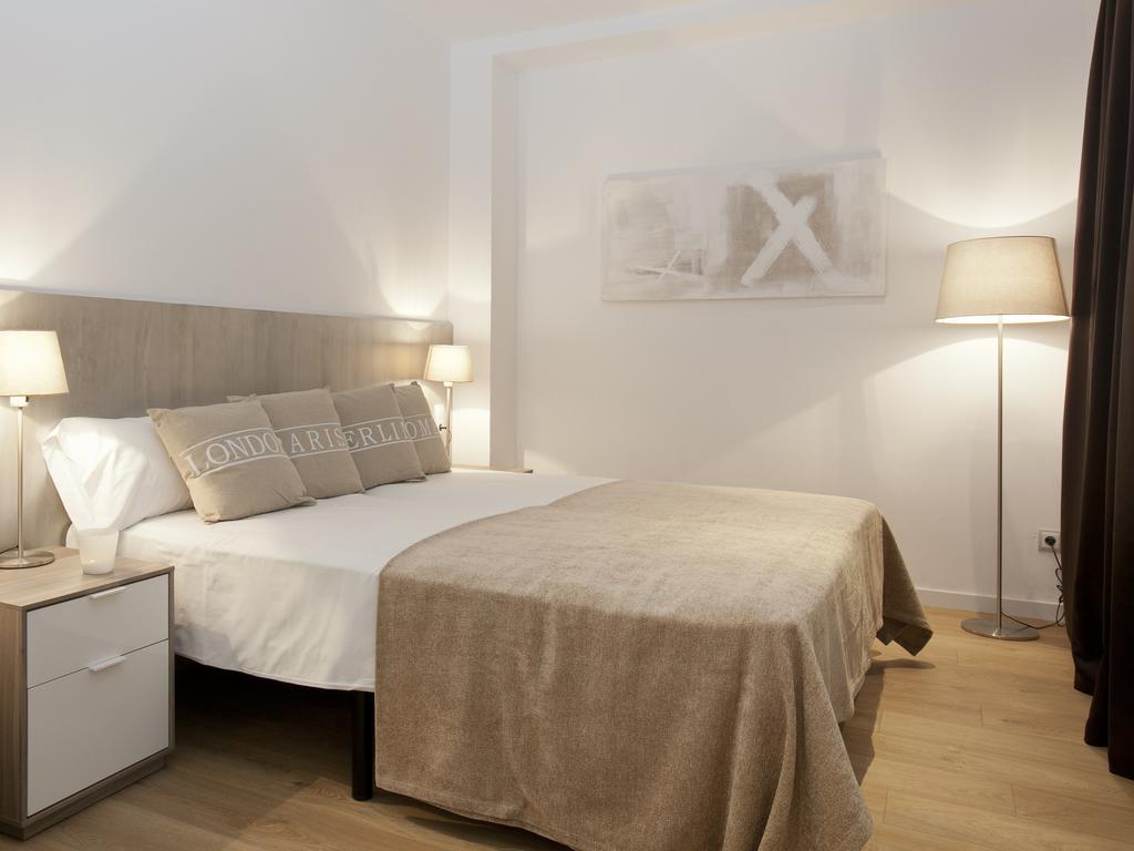 เรนท์ ท็อป อพาร์ตเมนต์ รัมบลา กาตาลุนยา Apartment บาร์เซโลนา ภายนอก รูปภาพ